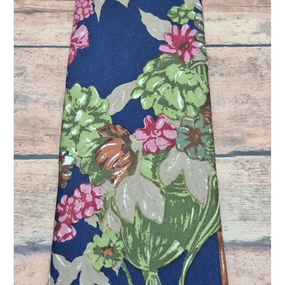 Vintage Halston III Mens Floral Tie 100% Italian Silk Made in USA 80s 90s
